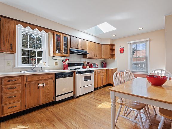3rd image of 108 Florence St