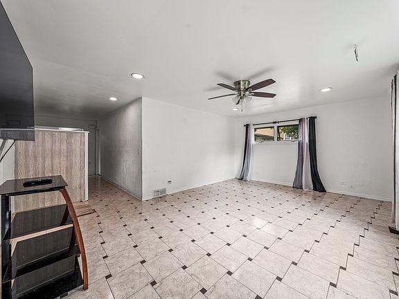 2nd image of 406 Lake Shore Blvd