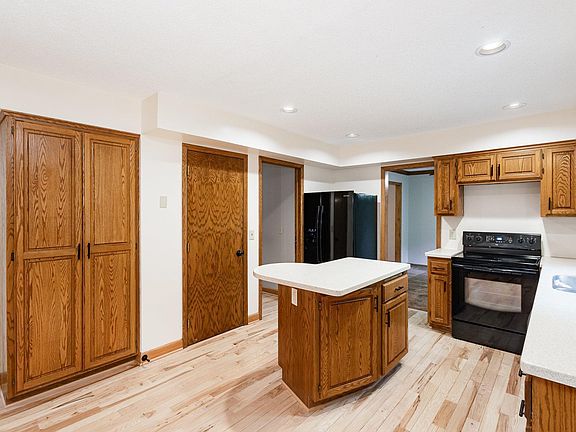 4th image of 8762 Highwood Way