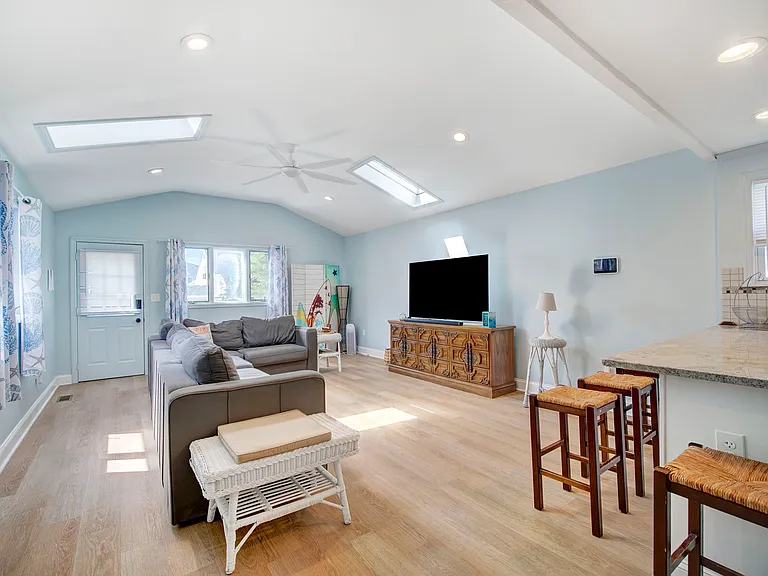 202 Homestead Ave #1 — Photo 9