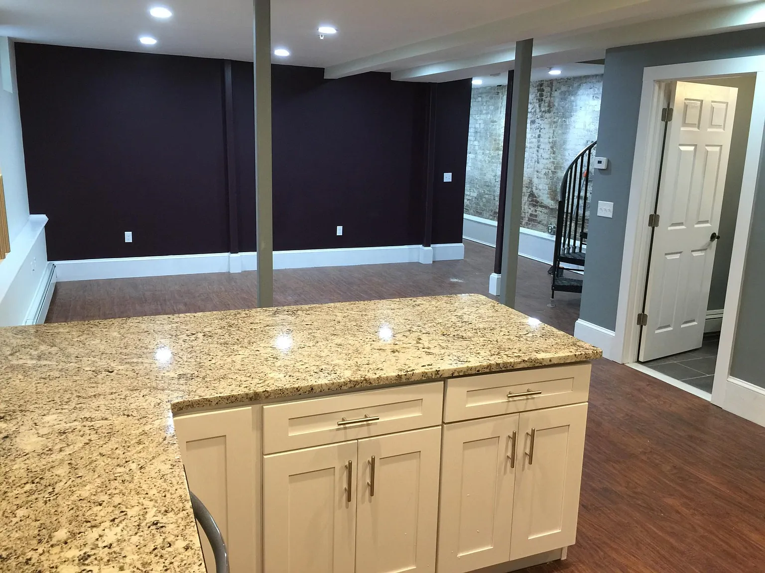 7 bed, 2500 sqft, $9,500 — Photo 3