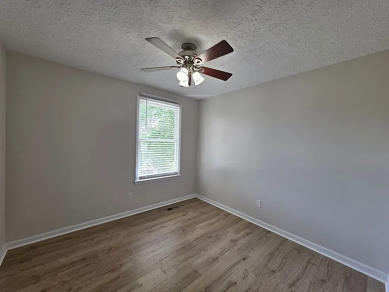 307 Castlewood Dr — Photo 10