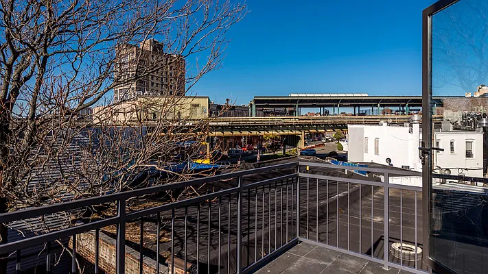 Rented by Nooklyn NYC LLC | media 18