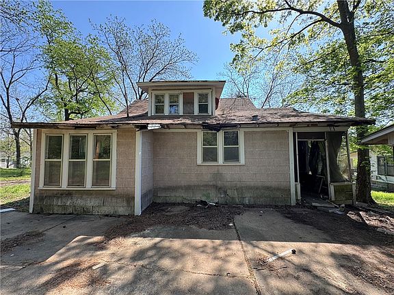 3rd image of 319 N Brown St