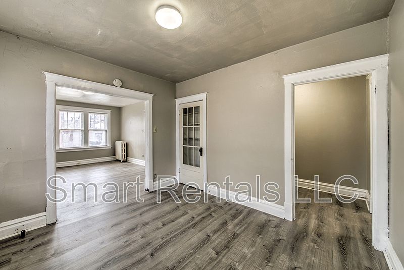 1st image of 4056 S Grand Blvd APT 2S