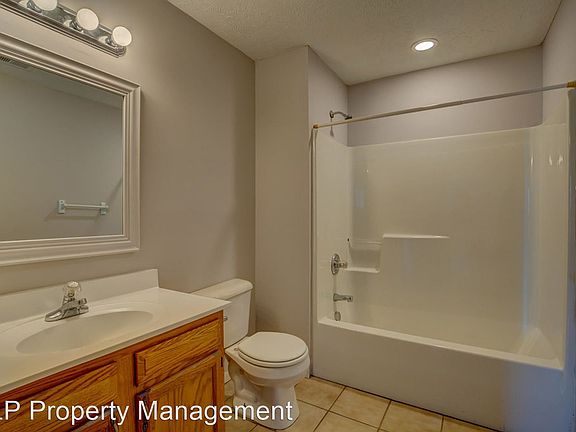 4th image of 5547 Kirby Ave #B