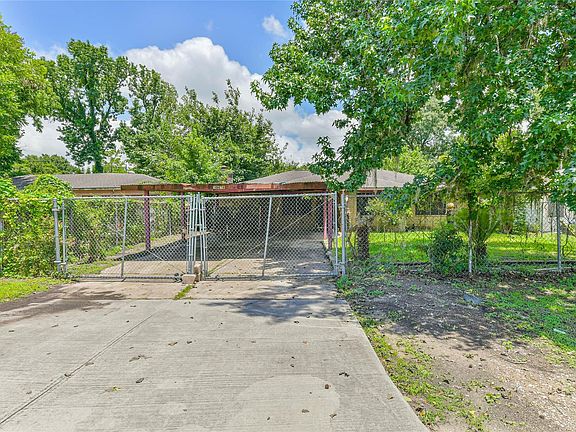 3rd image of 10438 Caxton St