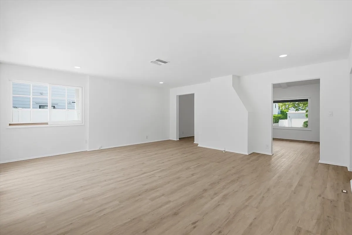 3 bed, 1962 sqft, $7,495 — Photo 2