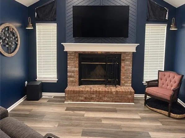2121 NW Hidden Pointe Ct, Blue Springs, MO 64015