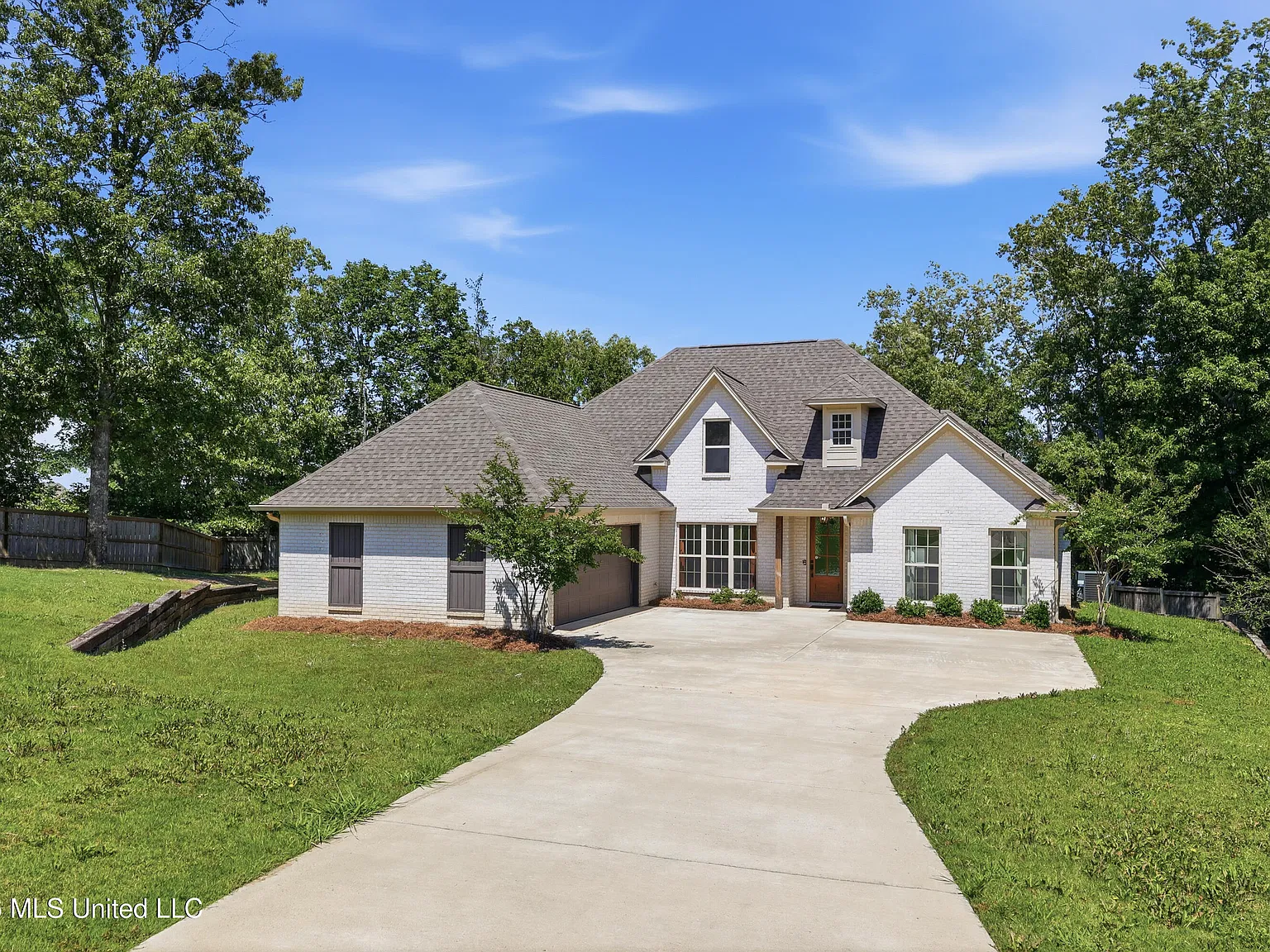 3 bed, 2.5 bath, 1937 sqft, $2,900 — Photo 3