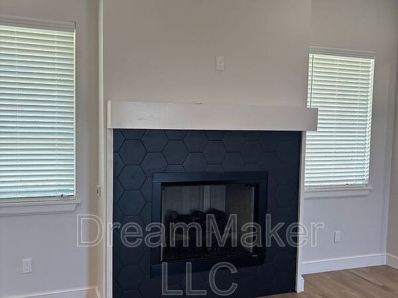 5th image of 1906 Hollow Crest Ct