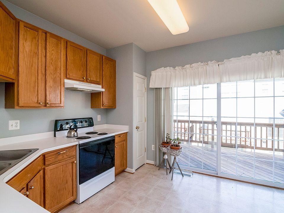 Great deck off kitchen