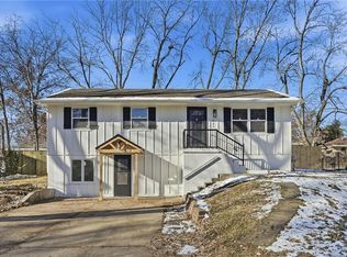 605 NE 3rd St, Blue Springs, MO 64014