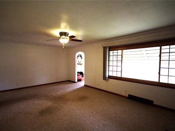 4th image of 966 Morgan St
