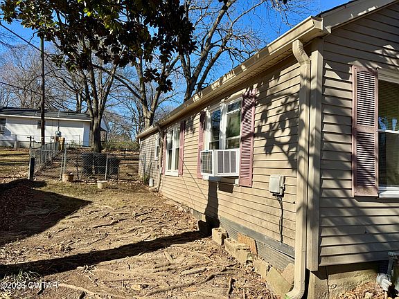 2nd image of 1413 Hillcrest Ave
