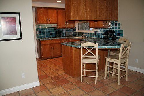 3rd image of 6932 Temple Terrace St
