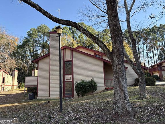 2nd image of 1121 Village Main St