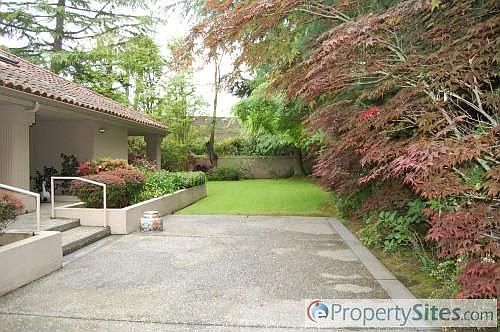3rd image of 3330 Cove Cir