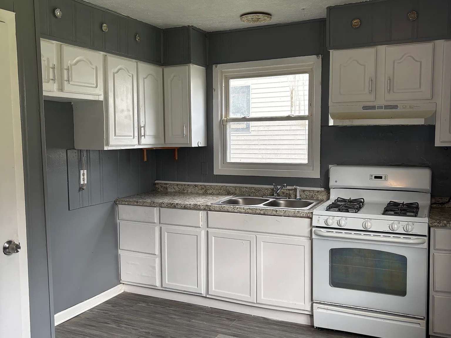 4 bed, 1.5 bath, 1296 sqft, $1,300 — Photo 3