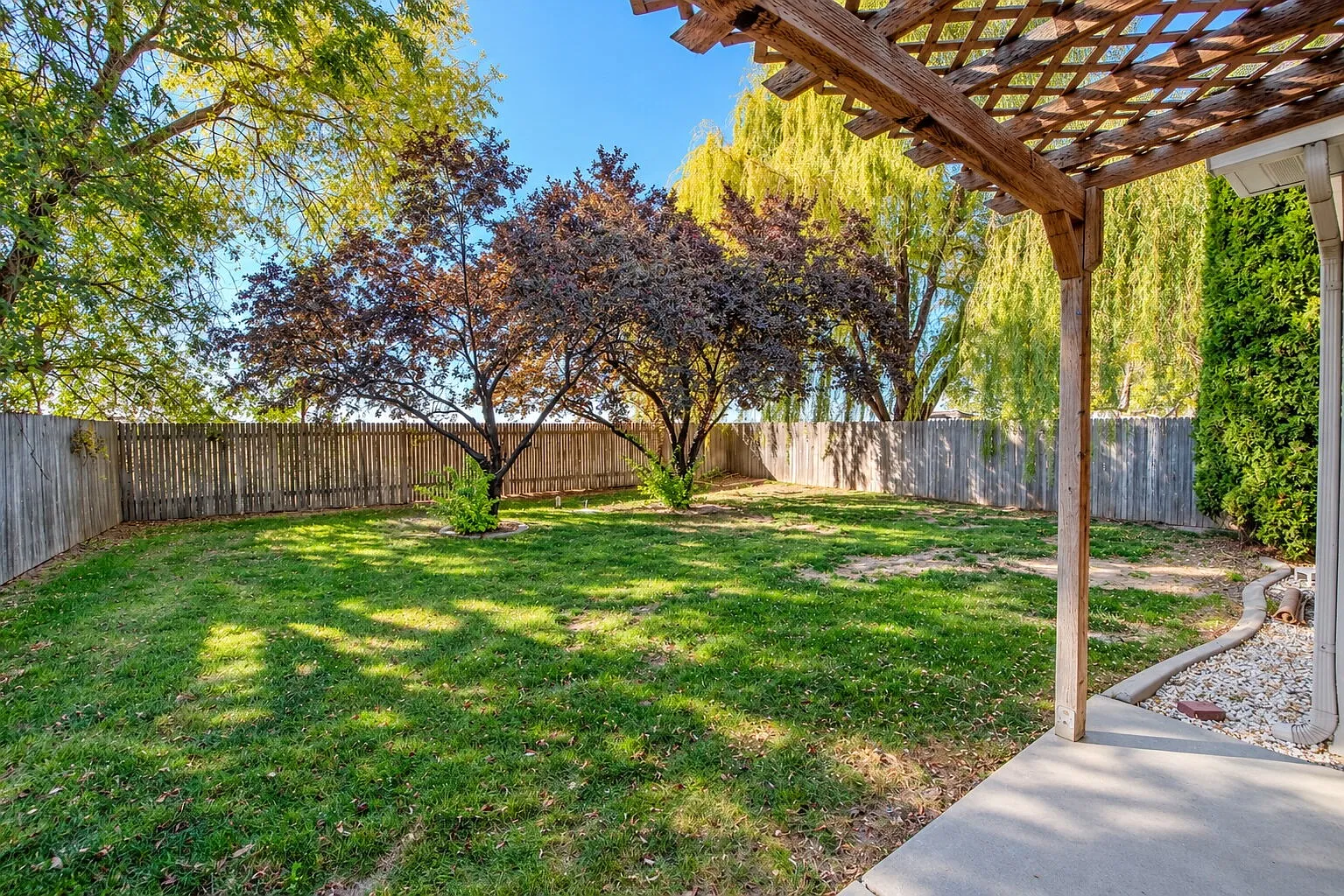3 bed, 2.0 bath, 1170 sqft, $2,100 — Photo 3