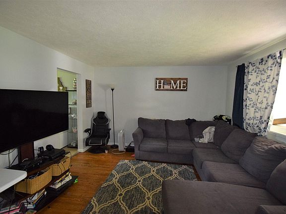 4th image of 3509 N Pauline Ave