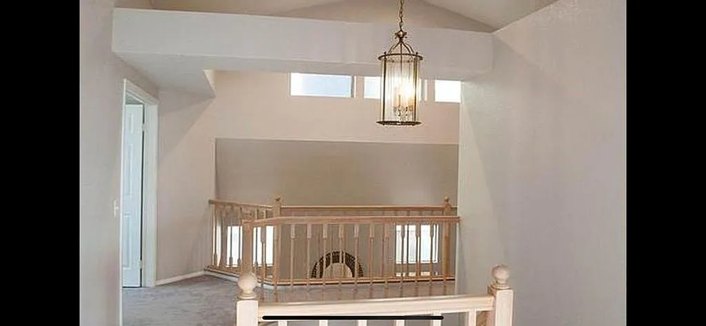 5 bed, 2605 sqft, $4,795 — Photo 3