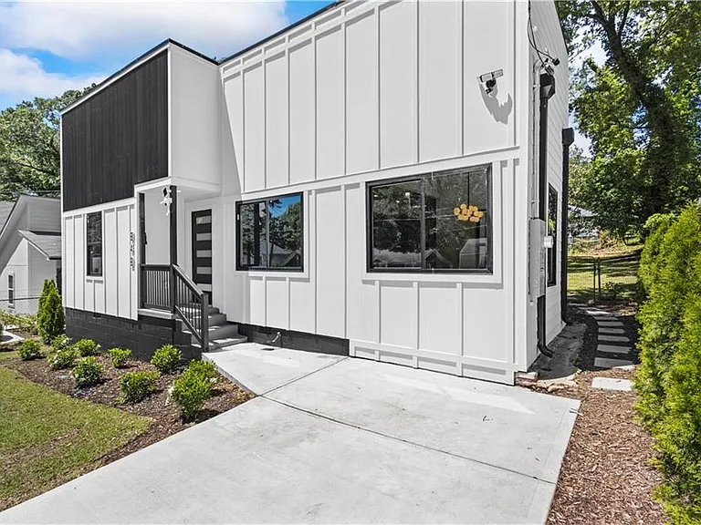 646 Robert St NW — Photo 4
