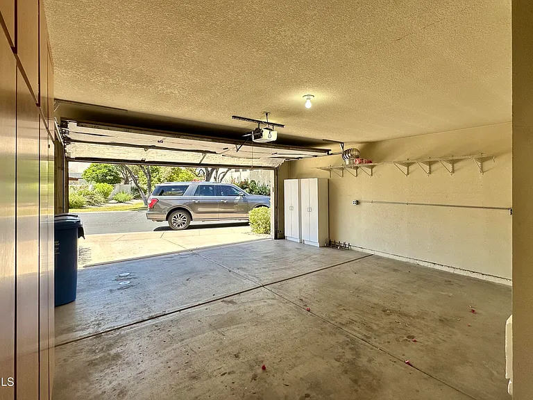 4014 E Cortez St — Photo 32