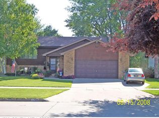 1709 S 35th St, Grand Forks, ND 58201