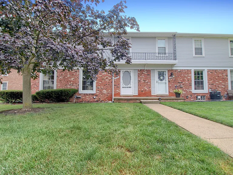28306 Greenbriar Way — Photo 2