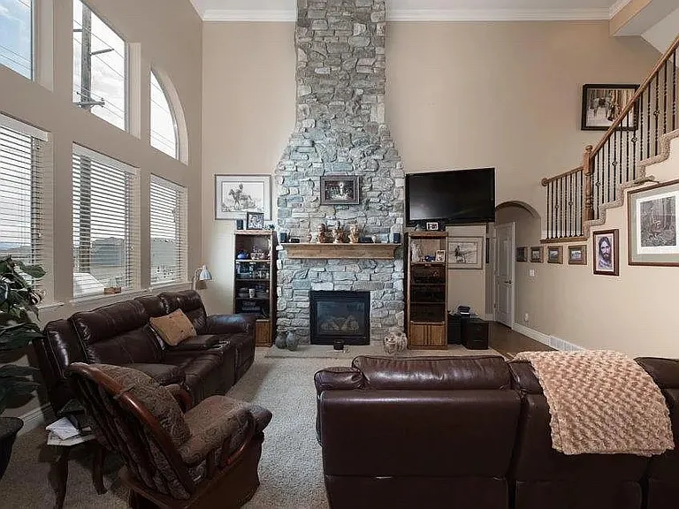 2296 S Hunter Dr — Photo 3