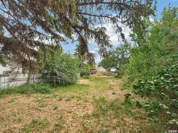 59 Iroquois Street W, Moose Jaw, SK S6H 5A4