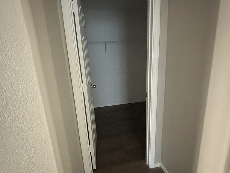 5936 Hudson Woods Ct — Photo 9