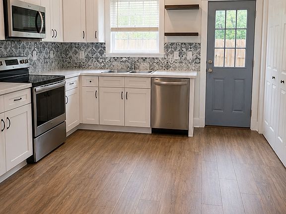 4th image of 1679 Pickens Cir