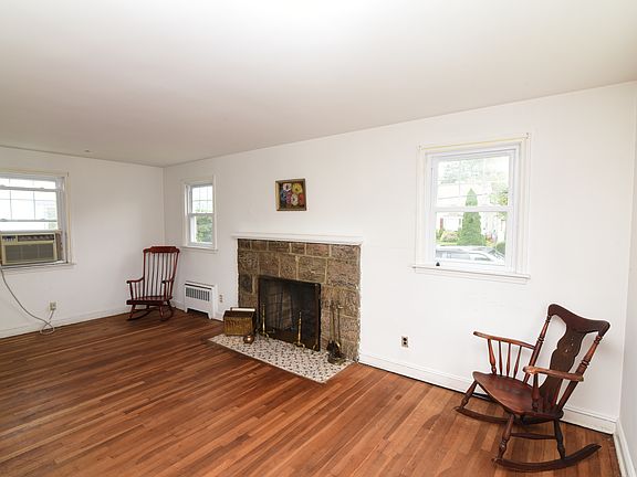 2nd image of 139 Hayward St