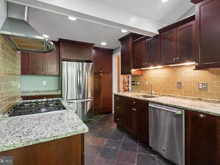 626 Lakeside Ave — Photo 7