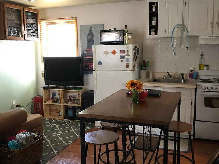 618 E Myrtle St #B — Photo 2