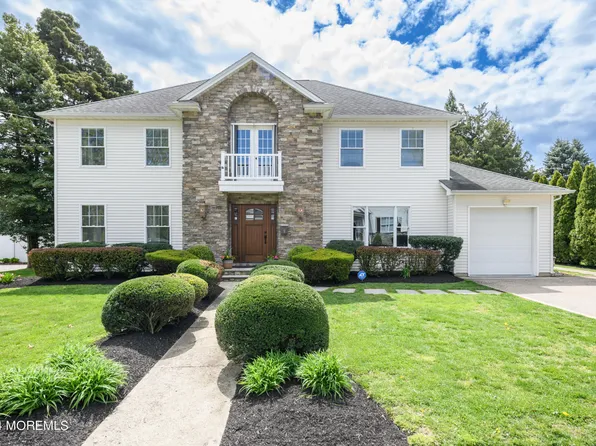 8 Vreeland Place, Oceanport, NJ 07757