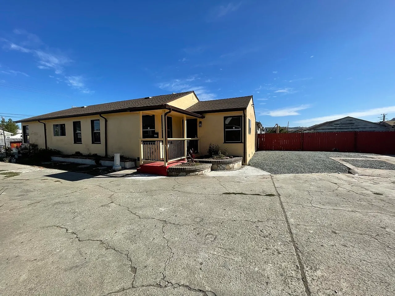 2 bed, 810 sqft, $2,400 — Photo 1