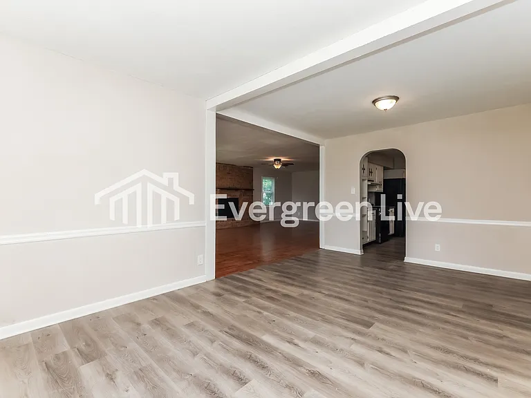 303 Meyer Ave — Photo 7