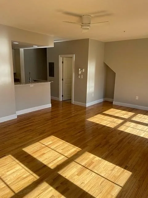 2 bed, 2.5 bath, 1400 sqft, $2,095 — Photo 4