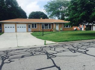 704 Devonshire Dr, Sturgis, MI 49091