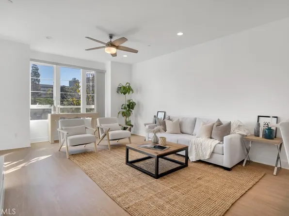 10832 W Riverton Ct, Toluca Lake, CA 91602