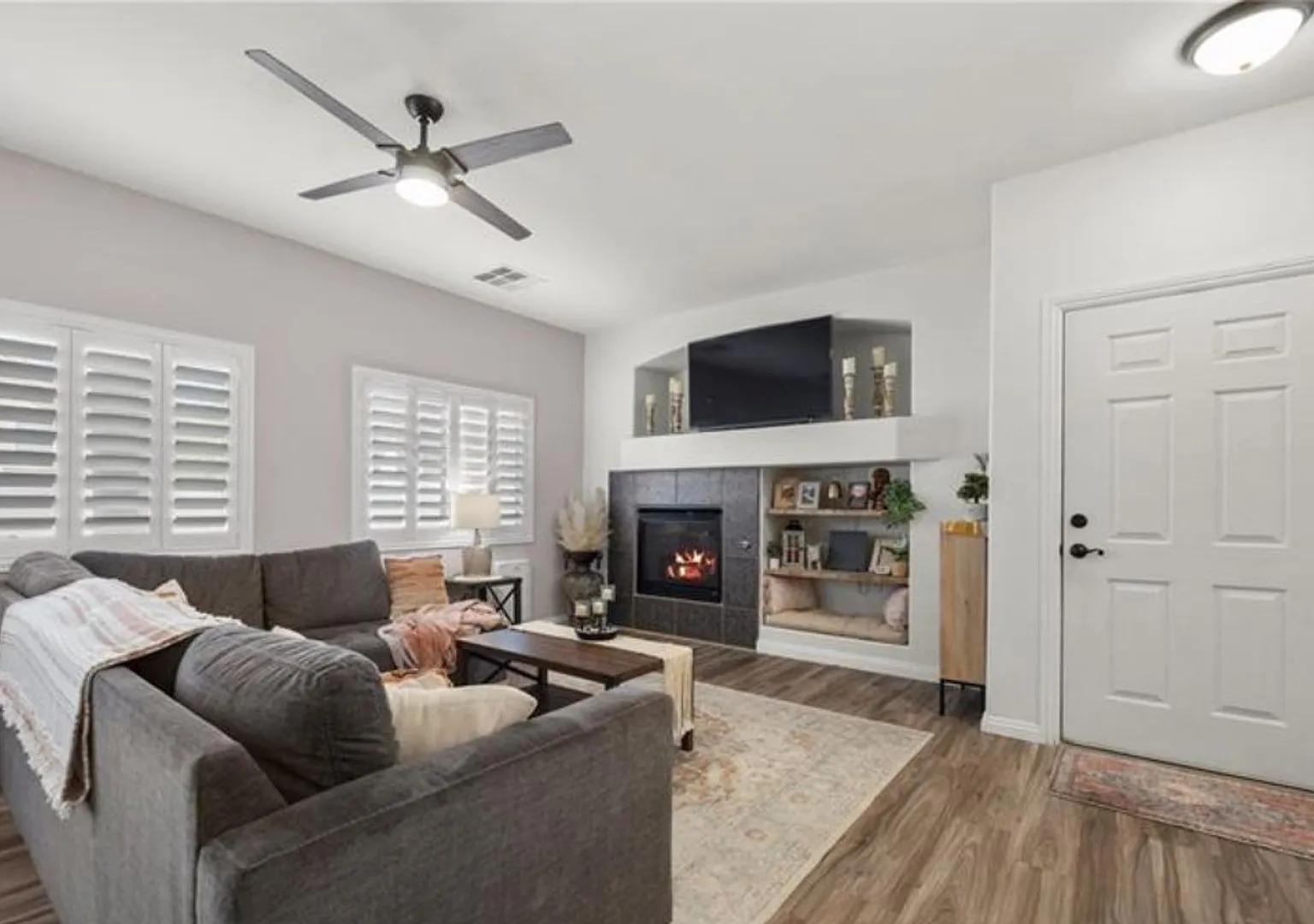 Adorable Townhome located in the Paradise Court Community in Black Mountain. — Photo 3