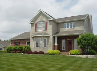 302 Prairieview Dr, Hudson, IL