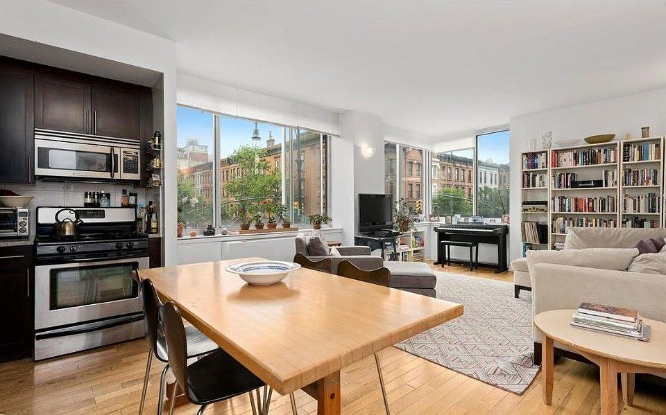 1st image of 454 Manhattan Ave APT 1J