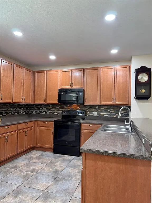 4 bed, 2.5 bath, 2156 sqft, $2,500 — Photo 4