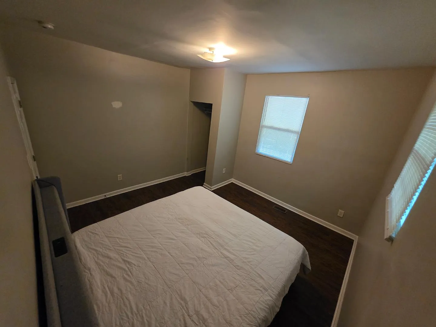 917 Justice Ave - Room B (Charlotte NC) — Photo 2