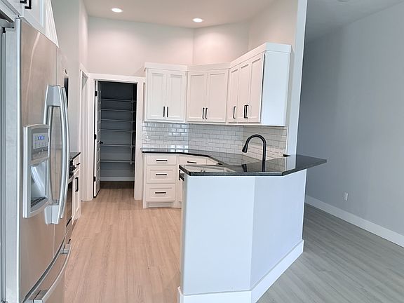 5th image of 2131 N Everest Ave