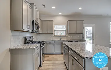 3305 Ardmore St — Photo 2